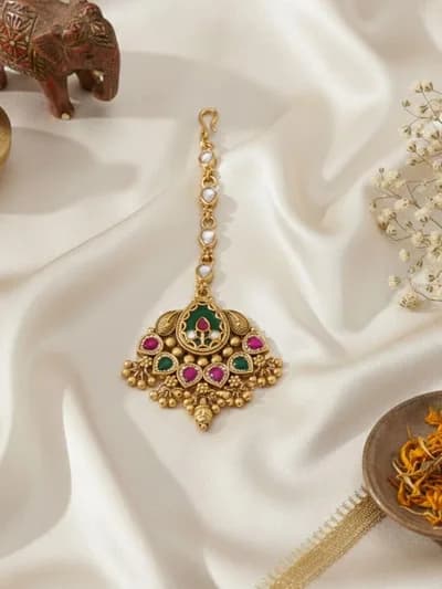 Kundan Maang Tikka
